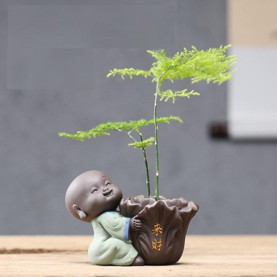 Tượng chú tiểu ôm cải thảo Vạn Sự May Mắn - trồng cây, cắm hoa & trang trí