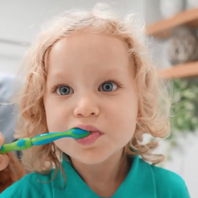 [ 766-Nuby ] Bàn chải đánh răng cho bé từ 12 tháng tuổi trở lên