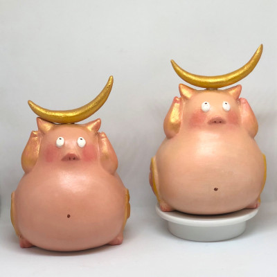 Tượng Gốm Thủ Công - Vẽ tay "Pig Moon"-Heo nhỏ nhặt Ánh Trăng Tri Thức-Tượng may mắn - trang trí dễ thương - Pig Moon Bookstore