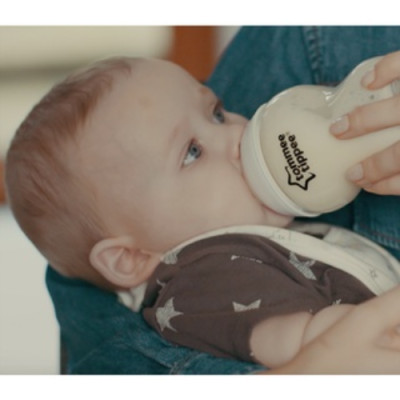 Combo Bình Sữa Tommee Tippee Natural Start Ty Siêu Mềm Tự Nhiên 260ml & Núm Ty Silicon Thay Thế 6M+