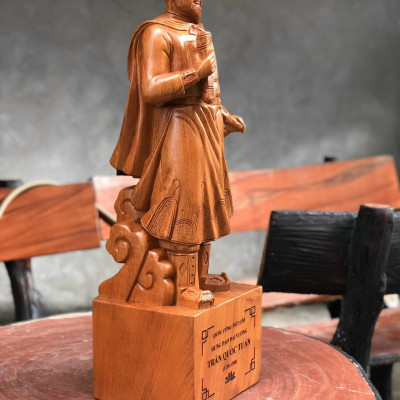 Tượng trần quốc tuấn ,trần hưng đạo vương một nhà quân sự lỗi lạc bằng gỗ hương đá kt cao 80cm