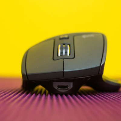 Chuột không dây Bluetooth Logitech MX Master 2s - form to, dùng mọi bề mặt, con lăn Hyperfast, sạc nhanh USB-A, phù hợp Mac/ Laptop - Hàng chính hãng