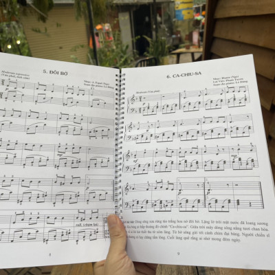 PIANO CHO THIẾU NHI – Tuyển tập 220 tiểu phẩm nổi tiếng (Phần 4) – Lê Dũng biên soạn – Huy Hoàng Bookstore – NXB Dân Trí (Bìa mềm)