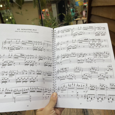 PIANO CHO THIẾU NHI – Tuyển tập 220 tiểu phẩm nổi tiếng (Phần 4) – Lê Dũng biên soạn – Huy Hoàng Bookstore – NXB Dân Trí (Bìa mềm)
