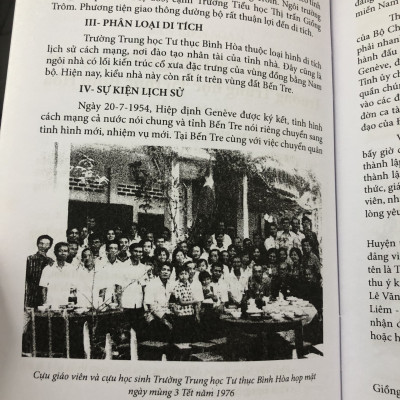 Về Một Ngôi Trường - Kỷ Yếu Trường Trung Học Tư Thục Bình Hoà