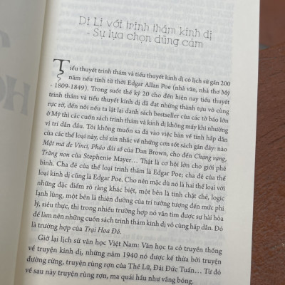 TRẠI HOA ĐỎ - Một bộ phim bom tấn của Victor Vũ dựa trên tiểu thuyết này – bìa mềm – DI LI –