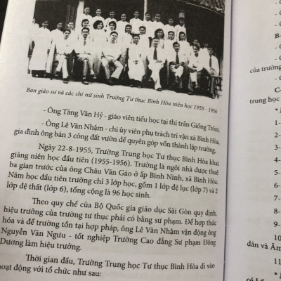 Về Một Ngôi Trường - Kỷ Yếu Trường Trung Học Tư Thục Bình Hoà