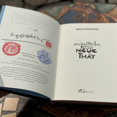 ẤN BẢN BÌA DA PU CAO CẤP VÀ GIỚI HẠN S111 “CUỘC TÌNH TRONG NGỤC THẤT” - NGUYỄN THỊ HOÀNG - Nhã Nam