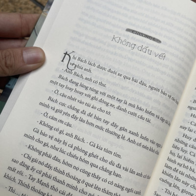 TRẠI HOA ĐỎ - Một bộ phim bom tấn của Victor Vũ dựa trên tiểu thuyết này – bìa mềm – DI LI –