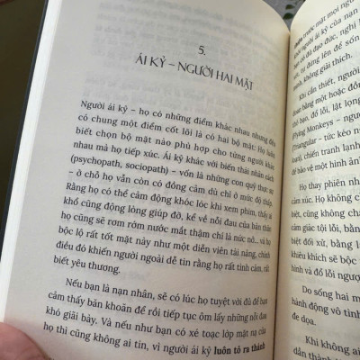 THOÁT KHỎI MÊ CUNG ÁI KỶ - Thư An – Mochibooks – NXB Thế Giới