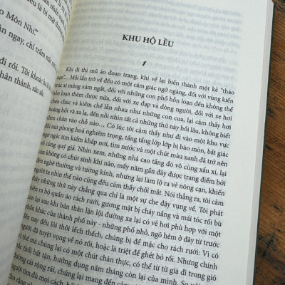  ĐƯỜNG CÂY SỒI – Trương Vỹ – Đỗ Văn Hiểu dịch – NXB Hội Nhà Văn