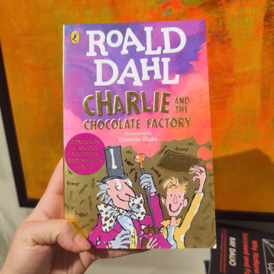 Sách - Charlie And The Chocolate Factory by Roald Dahl -  Childrens Book in English
