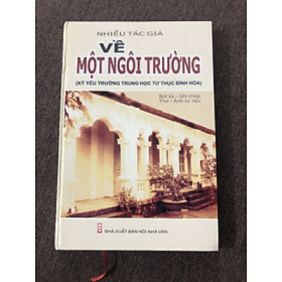 Về Một Ngôi Trường - Kỷ Yếu Trường Trung Học Tư Thục Bình Hoà