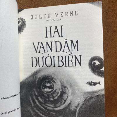 Sách - Hai vạn dặm dưới biển - Tái bản 2024 - 2H Books