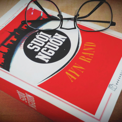 Sách Văn Học:  Suối Nguồn (The Fountainhead) - 2019 - (Tác Phẩm Đứng Đầu Bảng Xếp Hạng Những Tiểu Thuyết Hay Nhất Thế Kỉ XX / Tiểu Thuyết Kinh Điển) - Tặng Kèm Postcard Greenlife