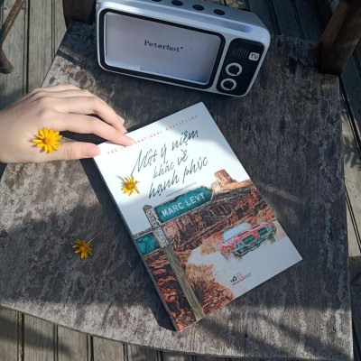 Sách - Một Ý Niệm Khác Về Hạnh Phúc (Nhã Nam HCM)