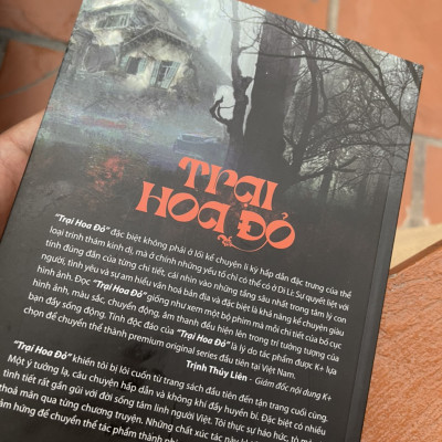 TRẠI HOA ĐỎ - Một bộ phim bom tấn của Victor Vũ dựa trên tiểu thuyết này – bìa mềm – DI LI –