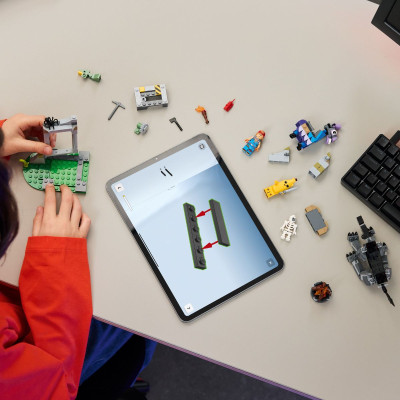 Đồ Chơi Lắp Ráp Trại Phiêu Lưu Của Peely Và Sparkplug LEGO FORTNITE 77075