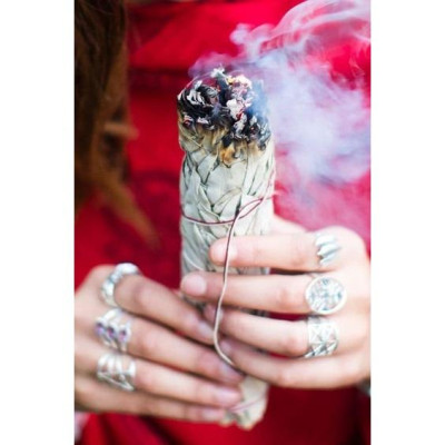 Combo THANH TẨY & BẢO VỆ gồm 2 thanh palo santo và 2 bó xô bảo vệ Bạch đàn (Eucalyptus smudge stick)