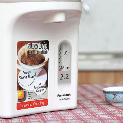 Bình Thủy Điện Panasonic NC-EG2200CSY - Xuất xứ Thái Lan - Dung tích 2.2L - Công suất 700W - Ruột bình phủ carbon hạt nổi - Chức năng hẹn giờ và tẩy cặn - Bảo Hành 12 Tháng - Hàng Chính Hãng