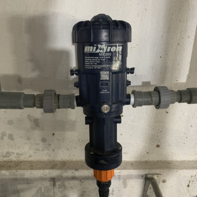 Bộ châm định lượng phân bón, hóa chất, tỉ lệ 0.2-2%, hiệu Mixtron - xuất xứ Ý, model MX 250 P022, 1:500-1:50, lưu lượng nước 10 - 2500 lít/giờ.