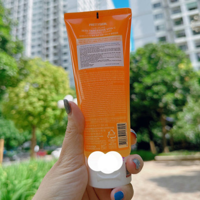 Sữa rửa mặt dưỡng ẩm và sáng da Pretty Skin Jeju Tangerine Vita C Cleansing Foam 150ml