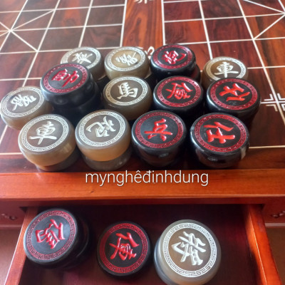 Bộ quân cờ tướng bằng sừng trắng sừng đen sang trọng đẳng cấp kt mặt tròn 4.3x1.5cm 