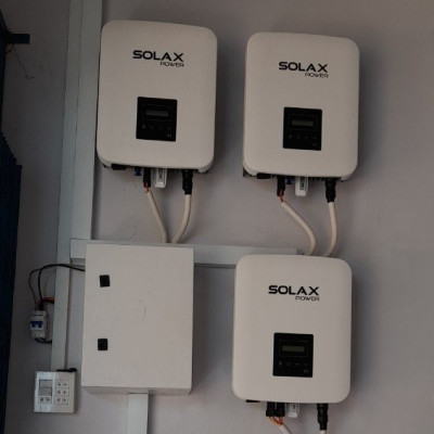 Bộ Inverter hòa lưới điện năng lượng mặt trời SOLAX X1-BOOST - 1 pha 5Kw ( Dual MPPT + Wifi + DC switch + LCD )