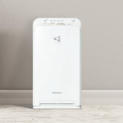 Máy Lọc Không Khí Daikin MCK55TVM6 Công nghệ Streamer 3C Tích Hợp Ion Plasma Lõi Lọc Tuổi Thọ Lên Đến 10 Năm, Diệt Khuẩn Và Lọc Sạch 99,97% Bụi Bẩn, Diện Tích Sử Dụng 40 m2, Công Suất 58W - Hàng Chính Hãng