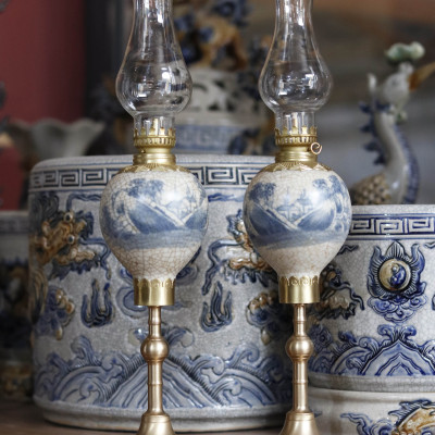 Đèn dầu men rạn Bát Tràng bọc đồng - Dáng Quả Lê 37cm