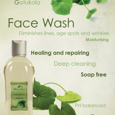 2.	Nước rửa mặt thảo dược chuyên sâu Nature’s Secret - Herbal Heritage chiết xuất rau má, dung tích 215 ml.