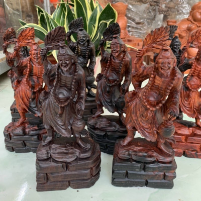 Tượng ông tế công bằng gỗ trắc liền khối  đỏ đen kt cao 20×10×6,5cm