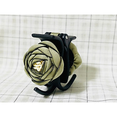  Kẹp Tóc Càng Cua 3 Răng Đính Hoa Hồng Vải Handmade – Nâng Niu Vẻ Đẹp Tự Nhiên 