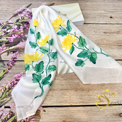 Khăn Vuông Lụa Tơ Tằm Vẽ Cúc Vàng SenSilk – Quà Tặng 20/10