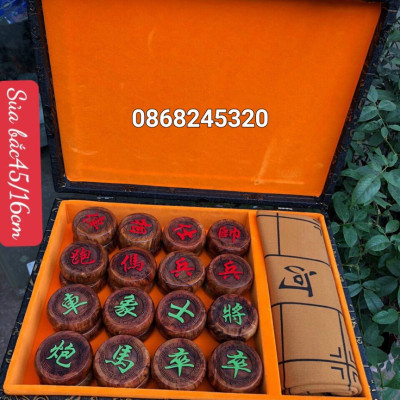 Quân cờ tướng bằng gỗ sưa kt 3.8×1.6cm +hộp da đựng quân 