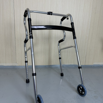 Khung tập đi cho người già có bô vệ sinh đi kèm, chắc chắn, an toàn, gấp gọn khi không sử dụng, chính hãng Nikita