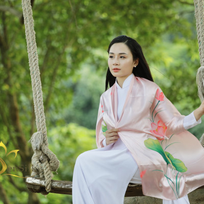 Khăn Lụa SenSilk Vẽ Tay Thời Trang Sen Việt 180x55cm, Quà Tặng Cao Cấp Cho Nữ, Tinh Hoa Tơ Lụa Viêt Nam
