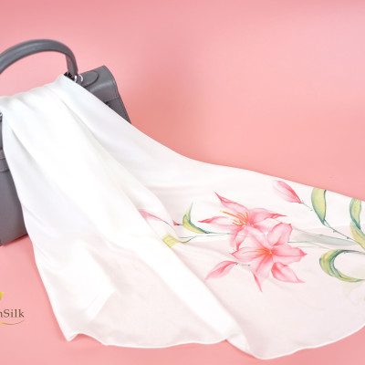 Khăn Lụa Vuông Vẽ Tay Hoa Ly SenSilk Đẹp Nhất, Phụ Kiện Thời Trang Cao Cấp