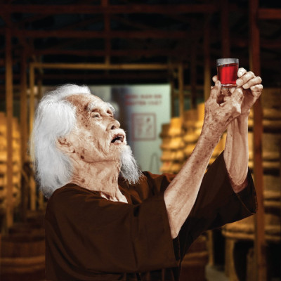 Thùng 6 chai nước Mắm Tĩn nhãn đỏ độ đạm 40N tự nhiên chai 500ml nước mắm rin nguyên chất truyền thống sạch từ cá cơm than muối tinh khiết sánh đặc thịt cá không chất bảo quản