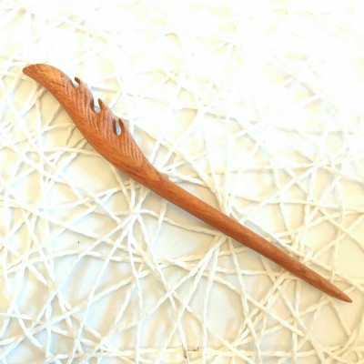 TRÂM CÀI TÓC GỖ FEATHER