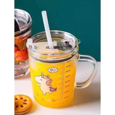 Cốc pha sữa, uống nước thủy tinh 400ml chia vạch cho bé có ống hút và nấp đậy chống tràn cho bé (mẫu ngẫu nhiên) - HENRYSA