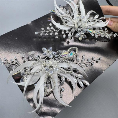 Cài tóc cô dâu lông vũ trắng hết hạt hoa pha lê mới t12/2024