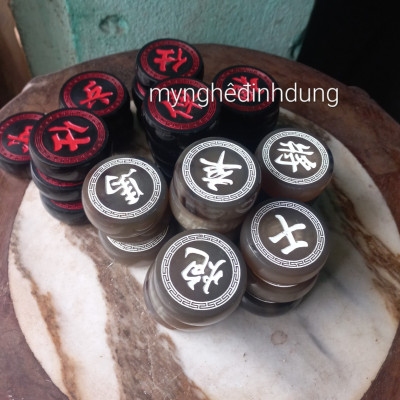 Bộ quân cờ sừng trắng đen cao cấp kt 3.7×1.2cm 