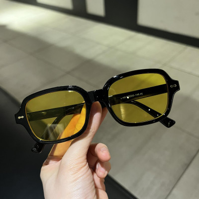 Kính râm vàng gọng nhựa thời trang