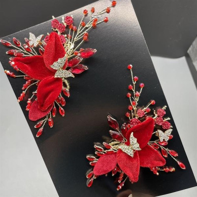 Cài tóc cô dâu hoa nhung đỏ đính bướm vàng