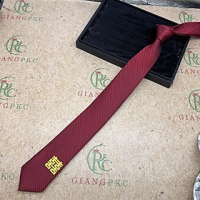Cà vạt nam chú rể màu đỏ trầm song Hỷ vàng vuông 6cm tự thắt màu đỏ trầm kẻ ánh