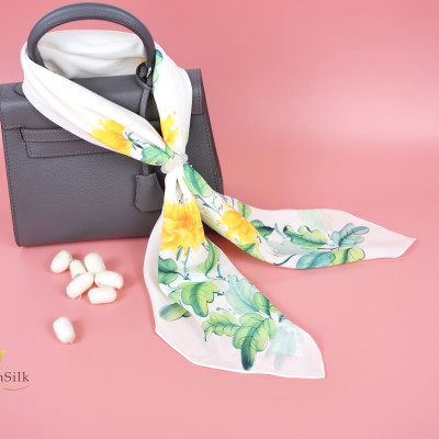 Khăn Lụa Vuông Vẽ Tay Hoa Mẫu Đơn SenSilk Đẹp Nhất, Quà Tặng Mẹ Yêu