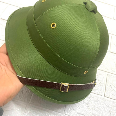 mũ cối tàu cốt phíp lòng xanh khuy đồng cao cấp, vải gabadin màu xanh không phai, bóng mịn, tuyệt đối không ngấm nước,rơi va đạp không vỡ