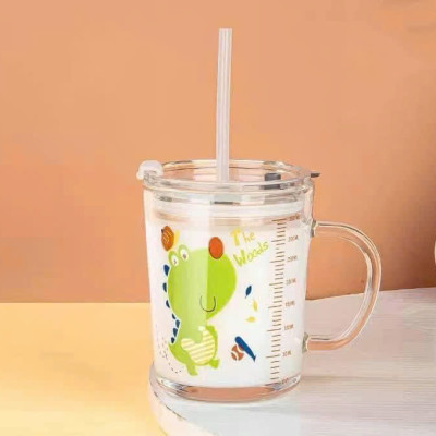 Cốc pha sữa, uống nước thủy tinh 400ml chia vạch cho bé có ống hút và nấp đậy chống tràn cho bé (mẫu ngẫu nhiên) - HENRYSA