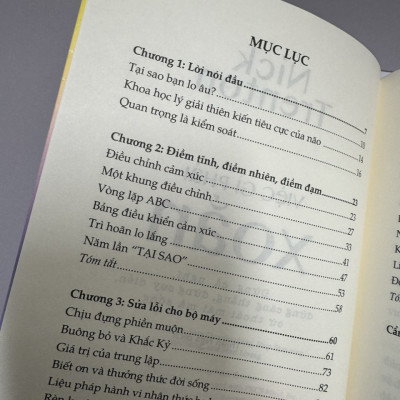 VIỆC GÌ PHẢI XOẮN – Nick Trenton – Thiên Nga dịch - Nhã Nam – NXB Công thương